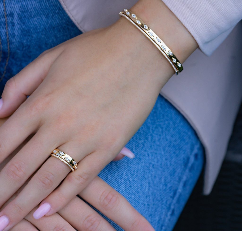 طقم سوار وخاتم عصري (مقاس واحد) - ذهبي 