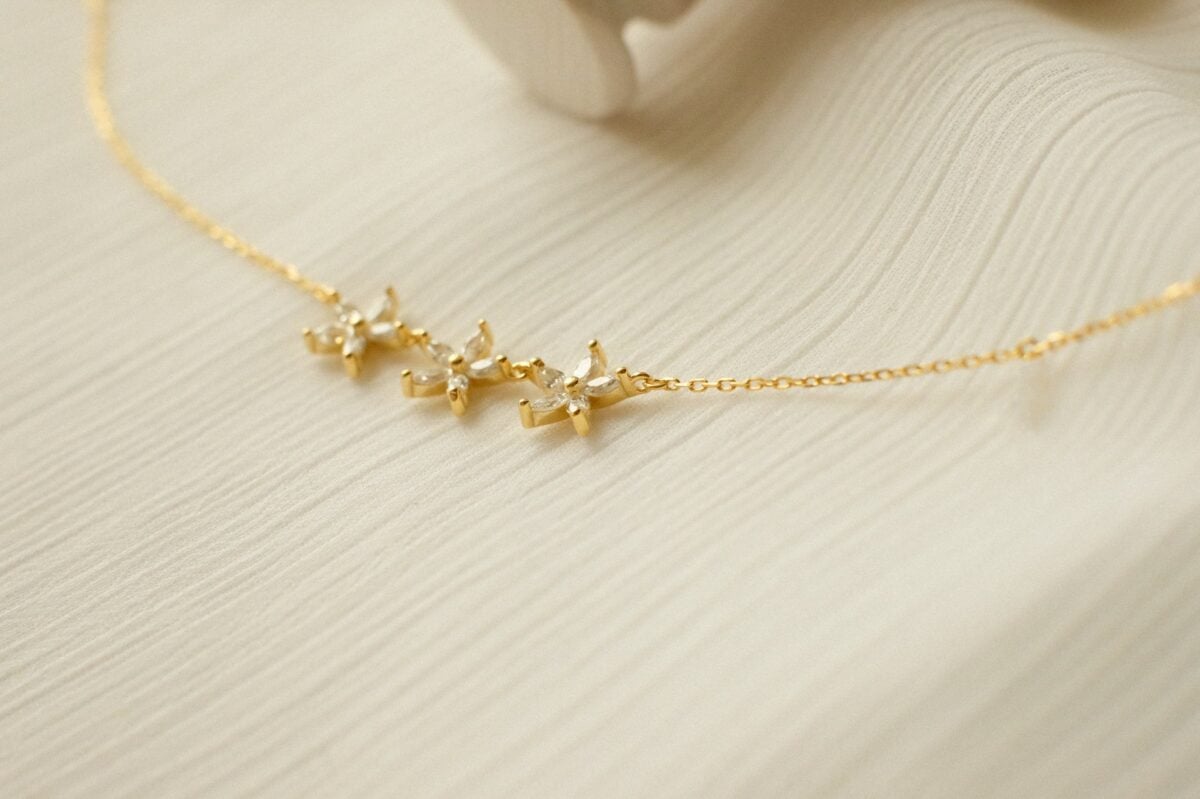 Scarlet Necklace - Image 3