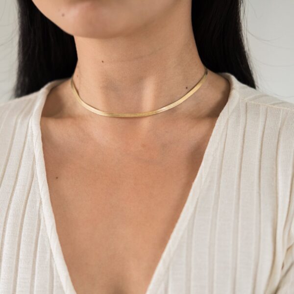gold-herringbone-necklace-2_2000x_85c01377-cd64-4a8a-b6b8-8ba4b37fb849