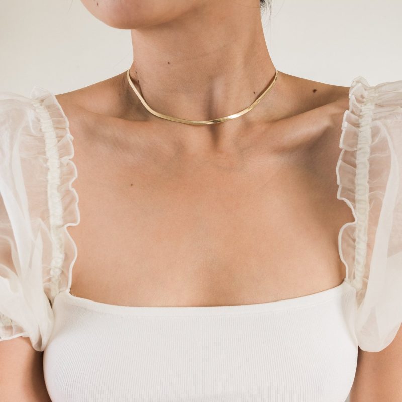 gold-herringbone-necklace-3_2000x_700af2f6-7235-4ecb-b9d4-c37e519baf10