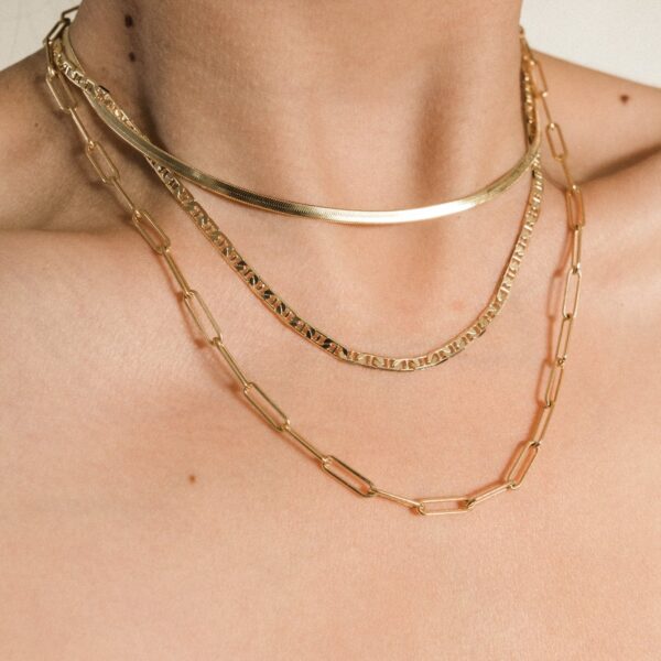 gold-herringbone-necklace-5_2000x_38b9ec8a-1033-419a-bcbf-13962926bf05