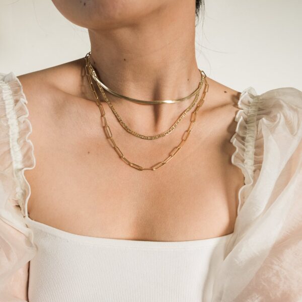 gold-herringbone-necklace-6_2000x_5d8d7be5-f662-47bd-8511-e31853f37196