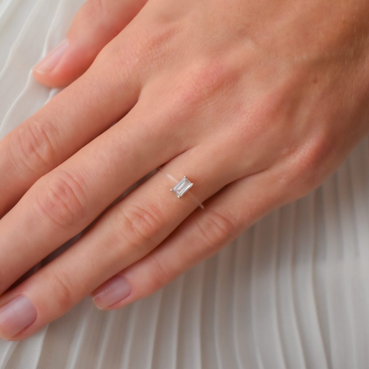 خاتم الزمرد العائم