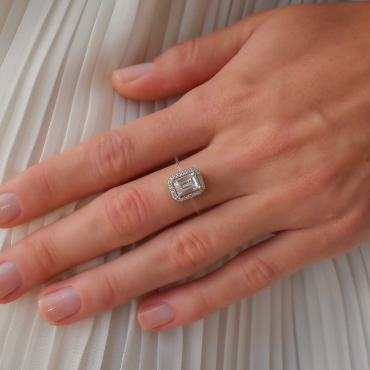 خاتم جزيرة الشفاف