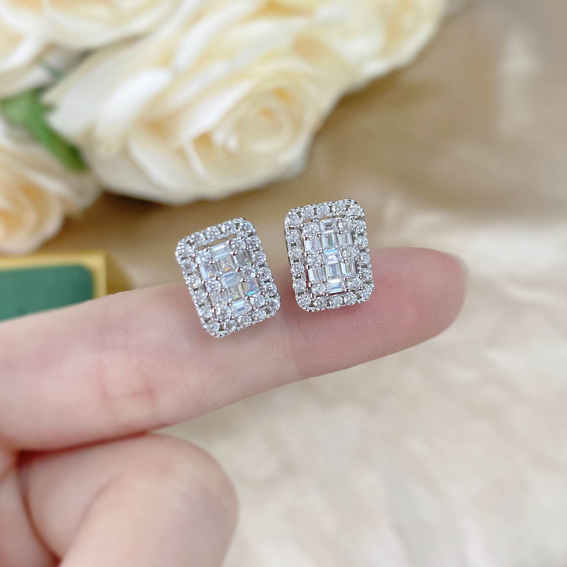 O1CN01J2UVLI1uoWQbmxuM5_!!2212706806084-0-cib