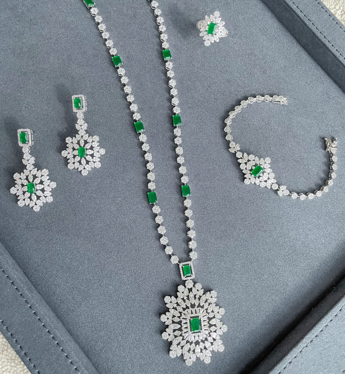 Viviann Necklace Full Set