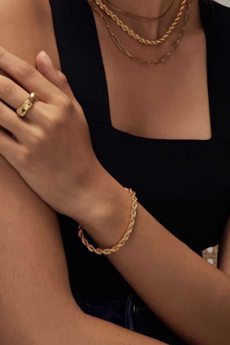 GIFT YOURSELF A JEWEL _ DISCOVER TIMELESS BEAUTY AND UNVEIL THE ESSENCE OF LUXURY