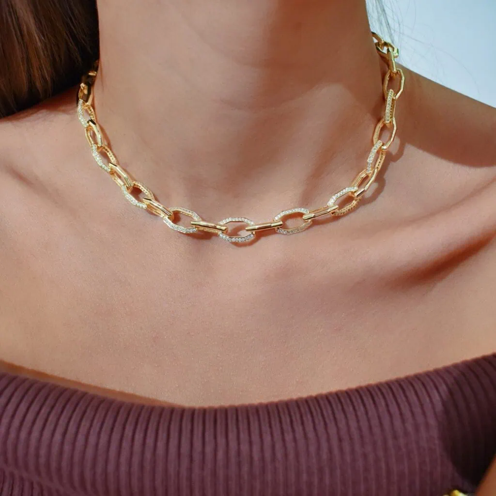 Leia Vee Golden Necklace 