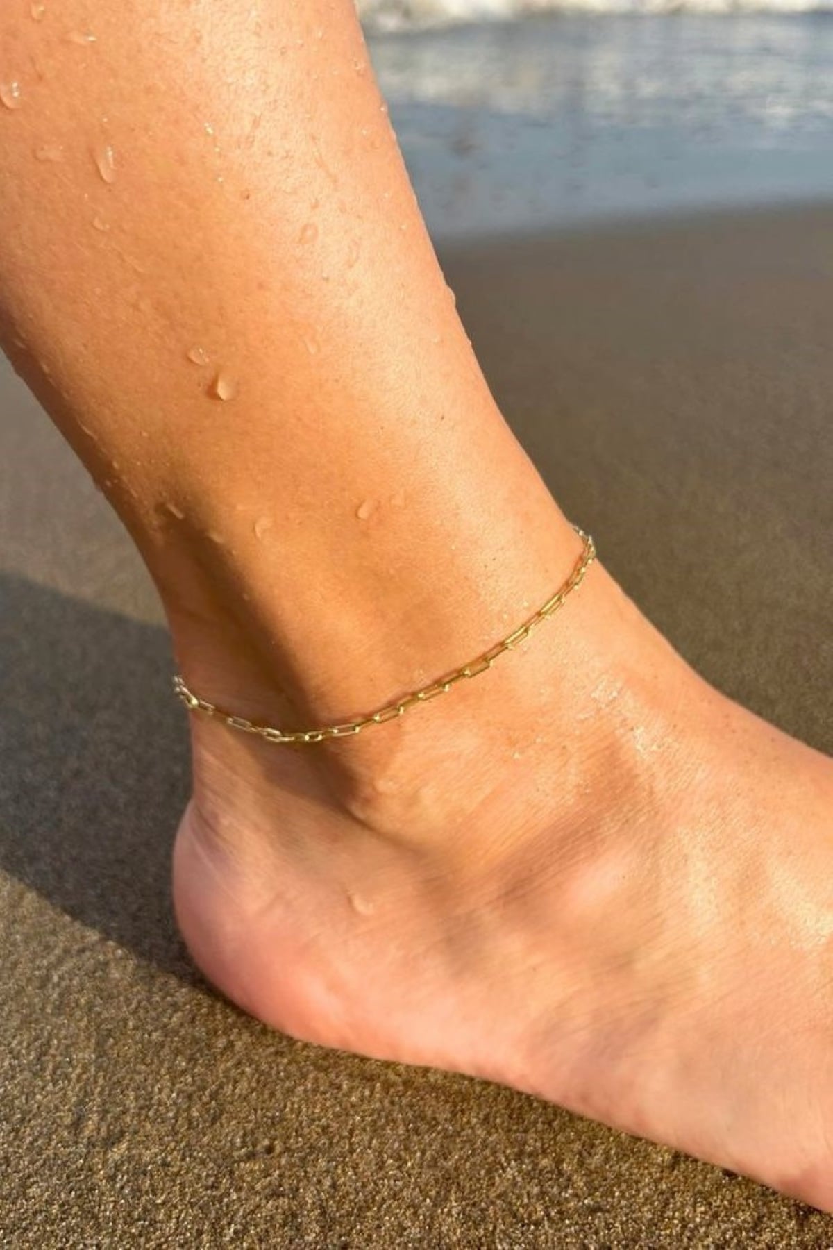 خلخال رقيق مطلي بالذهب على شكل مشبك ورق 🔗11133333