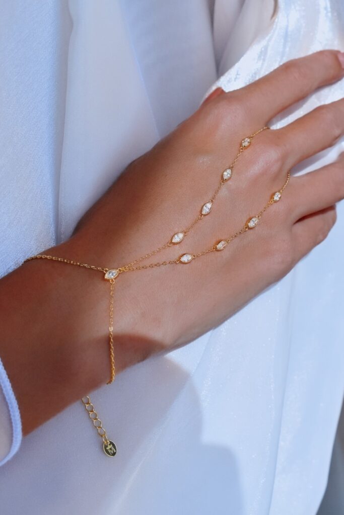 Solenn Hand Chain Bracelet - Golden 